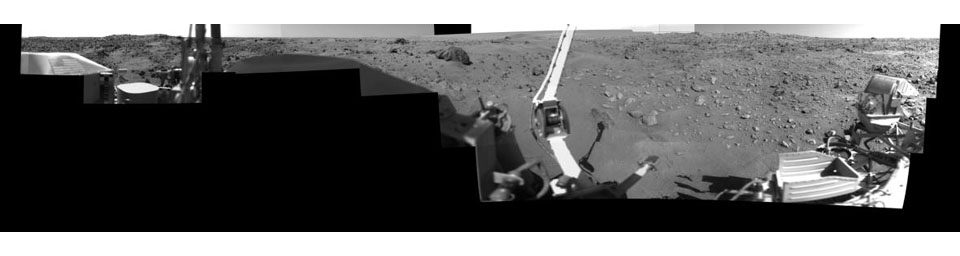 PIA03165: Afternoon on Chryse Planitia - Viking Lander 1 Camera 1 Mosaic