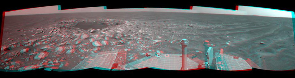 PIA14133: Opportunity Beside a Small, Young Crater (Stereo)