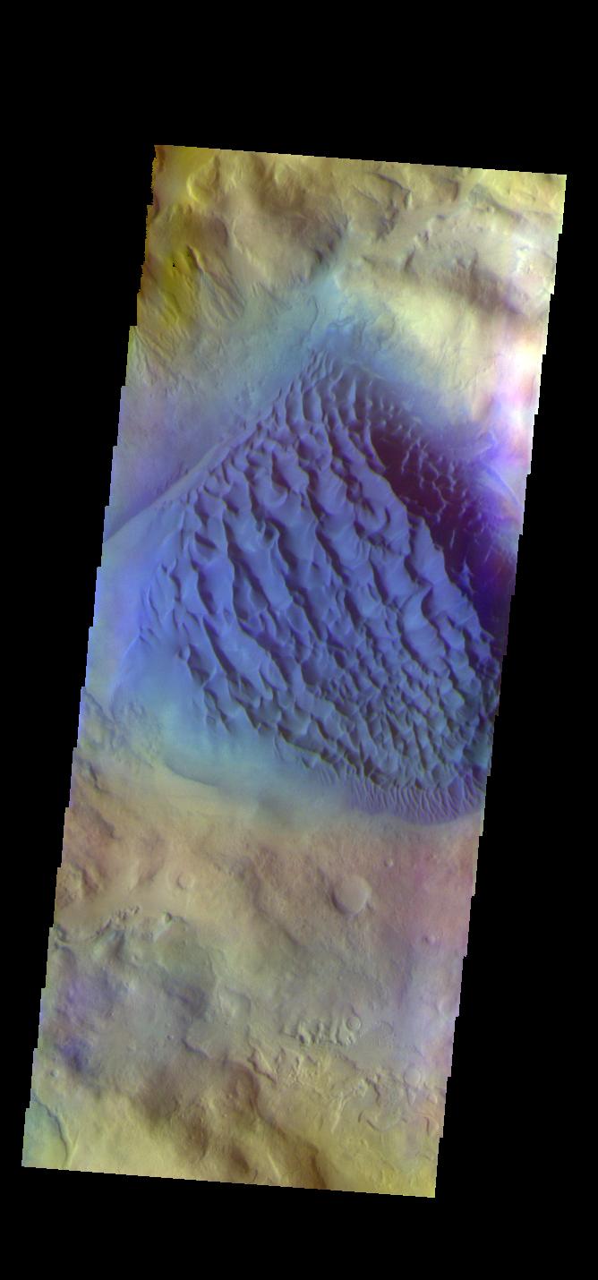 PIA24603: Matara Crater Dunes - False Color